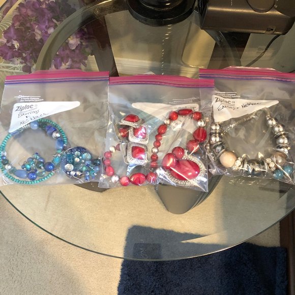 CLOSING OUT CLOSET/BUNDLE LIKES FOR A GREAT DEAL - Picture 1 of 1